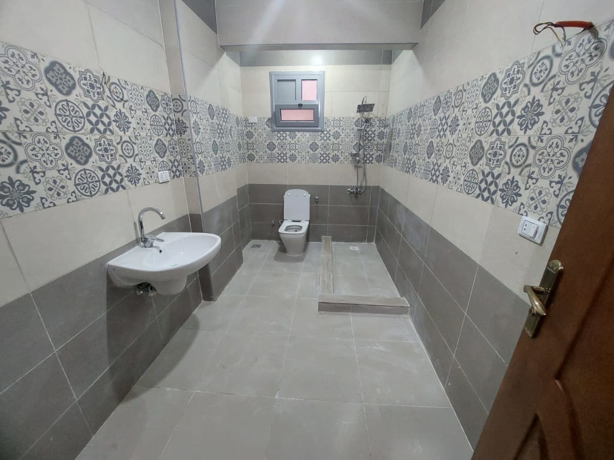 Practical Apartment | Close to Schools & Cafes