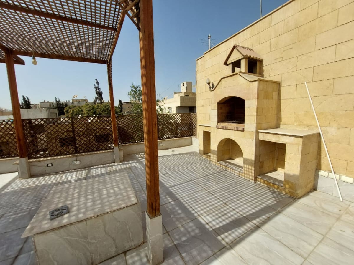 Elegant Penthouse | Balcony & Nature Views In Maadi