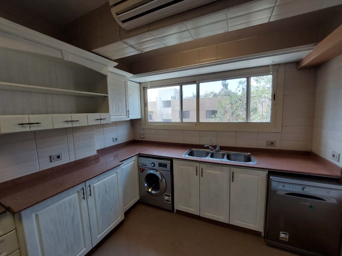 Elegant Penthouse | Balcony & Nature Views In Maadi