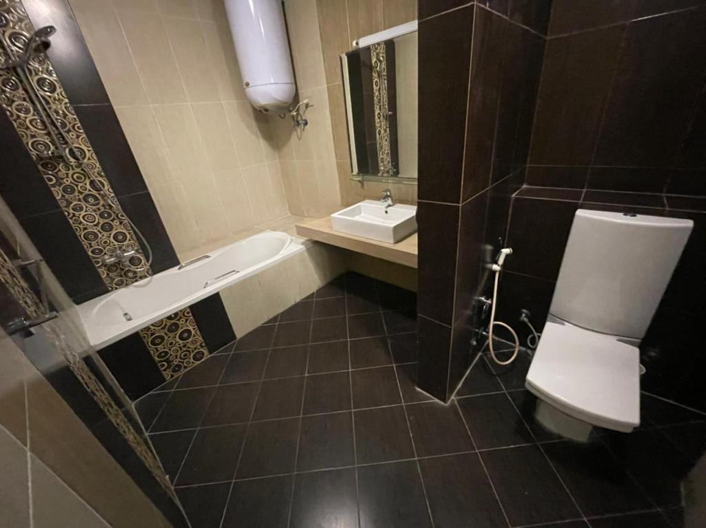 Ground Floor Duplex 4BR with Garden & Pool Access