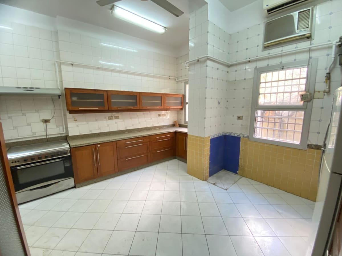 Semi Furnished Villa With 800m² In Maadi Sarayat.