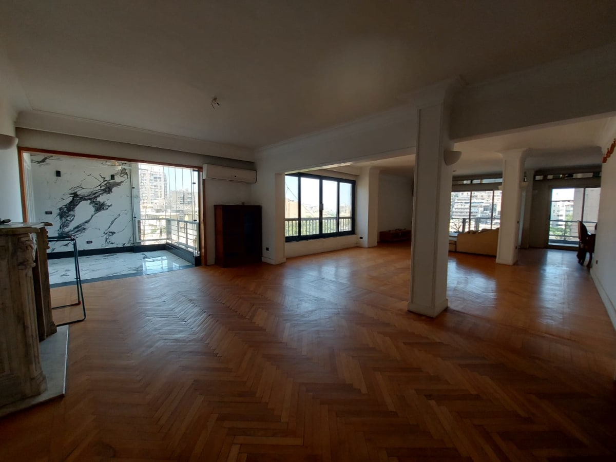 Apartment With Hight Space For Rent In Zamalek.
