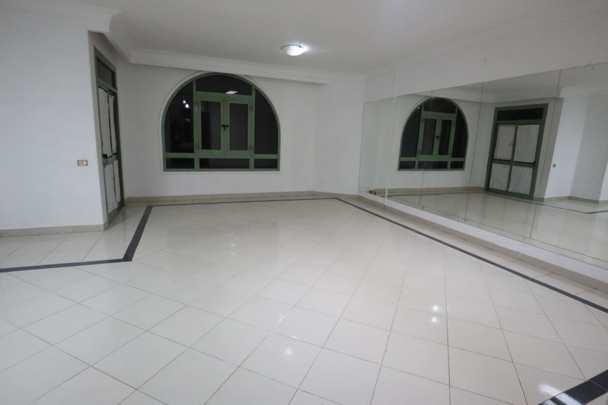 Comfortable 3-Bedroom Apartment with Balcony In Maadi Degla.