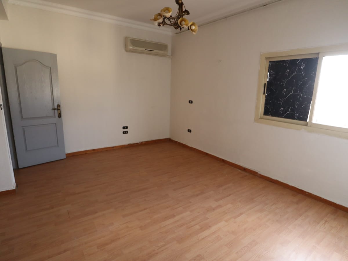 Exclusive Apartment for Sale with Private Roof in Degla El Maadi.