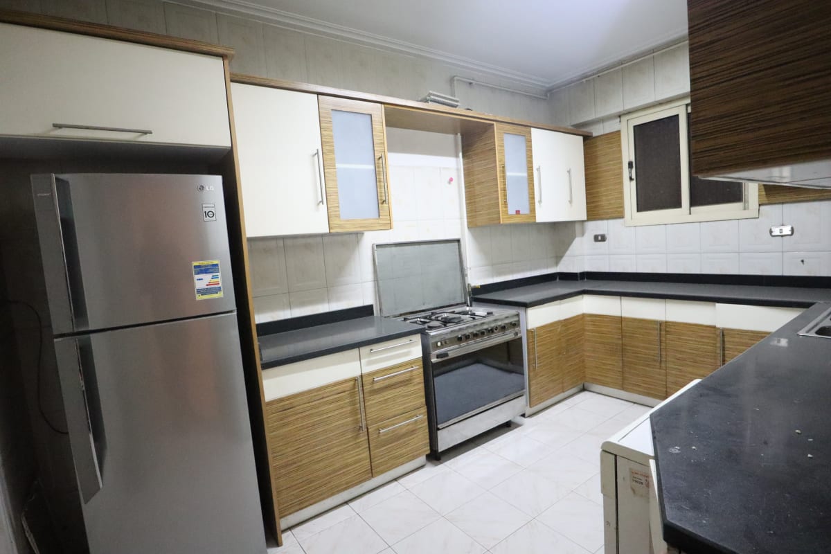 Elegant Family Apartment with Scenic River Views In Zamalek