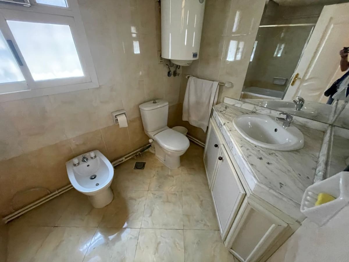 Practical 3BR Apartment in Maadi - Urban Lifestyle