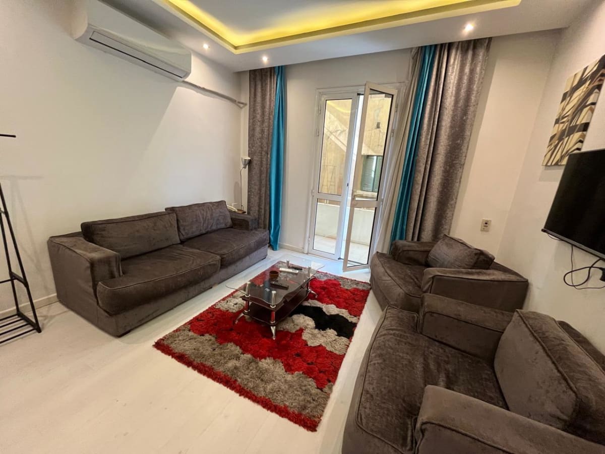 Bright 130 sqm Apartment with Spacious Reception