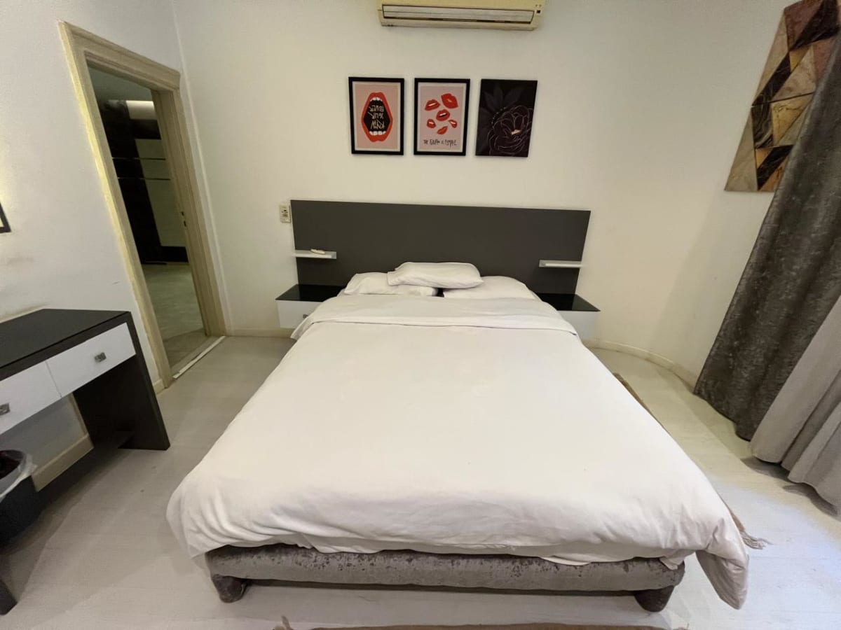 Bright 130 sqm Apartment with Spacious Reception