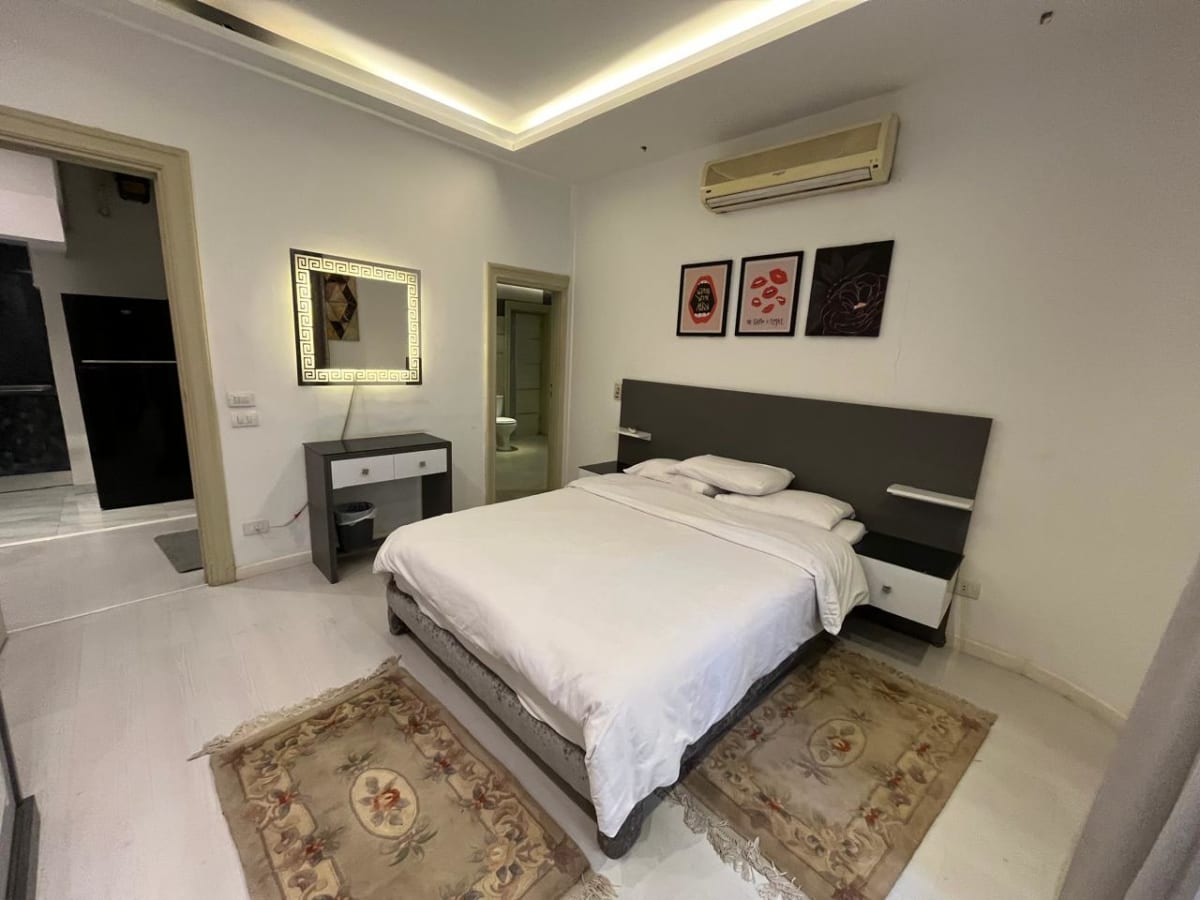 Bright 130 sqm Apartment with Spacious Reception