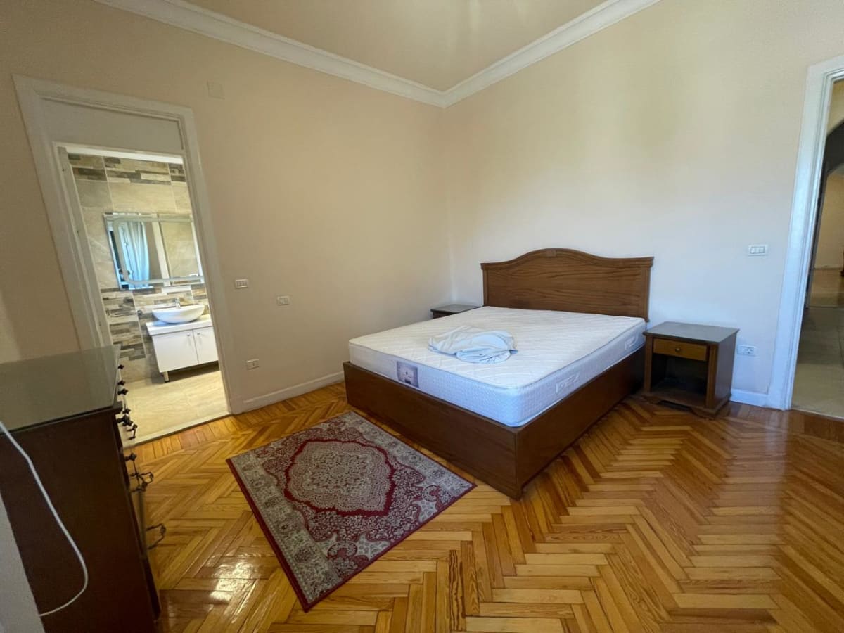 Spacious Apartment with 7 Bedrooms - Prime Location Living