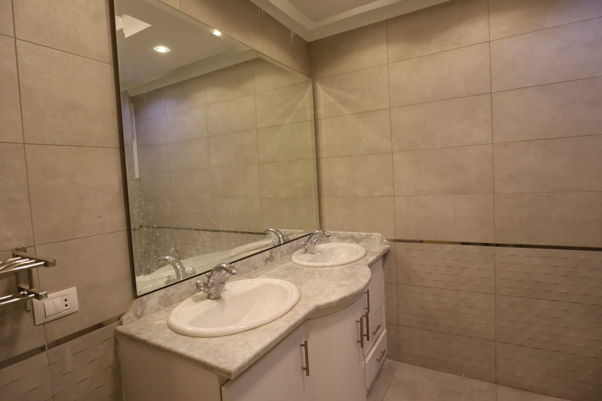 Elegant And Bright Apartment For Rent In Maadi Sarayat. 