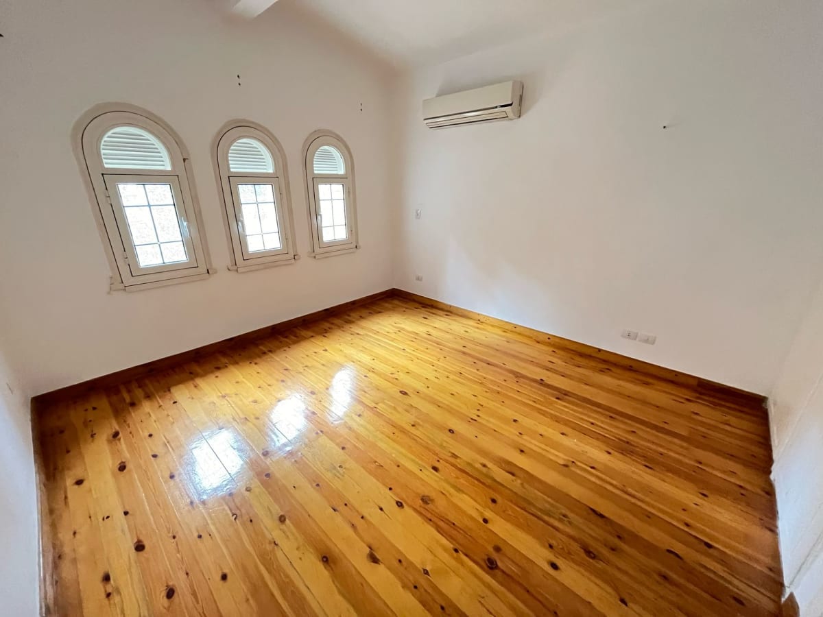 Premium Villa Living - 4 Bedrooms & Privacy
