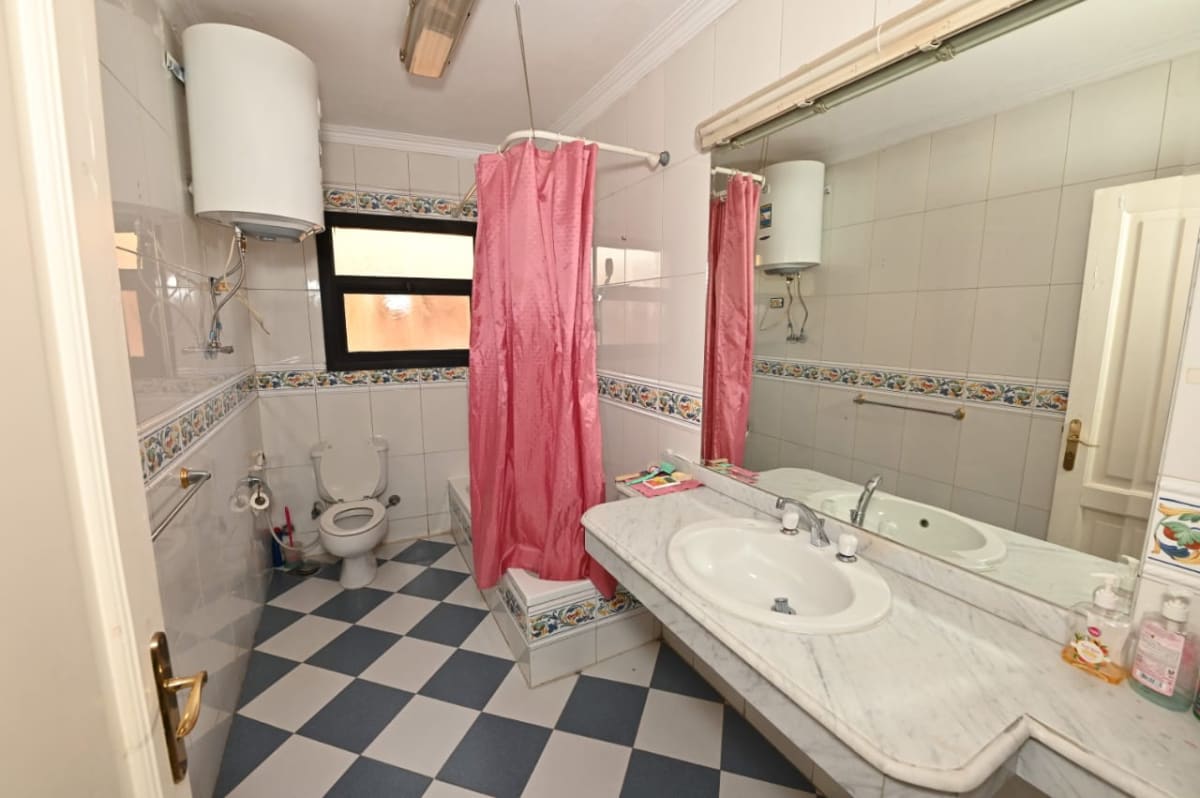 Bright & Spacious Apartment with Shared Pool In Maadi Sarayat.