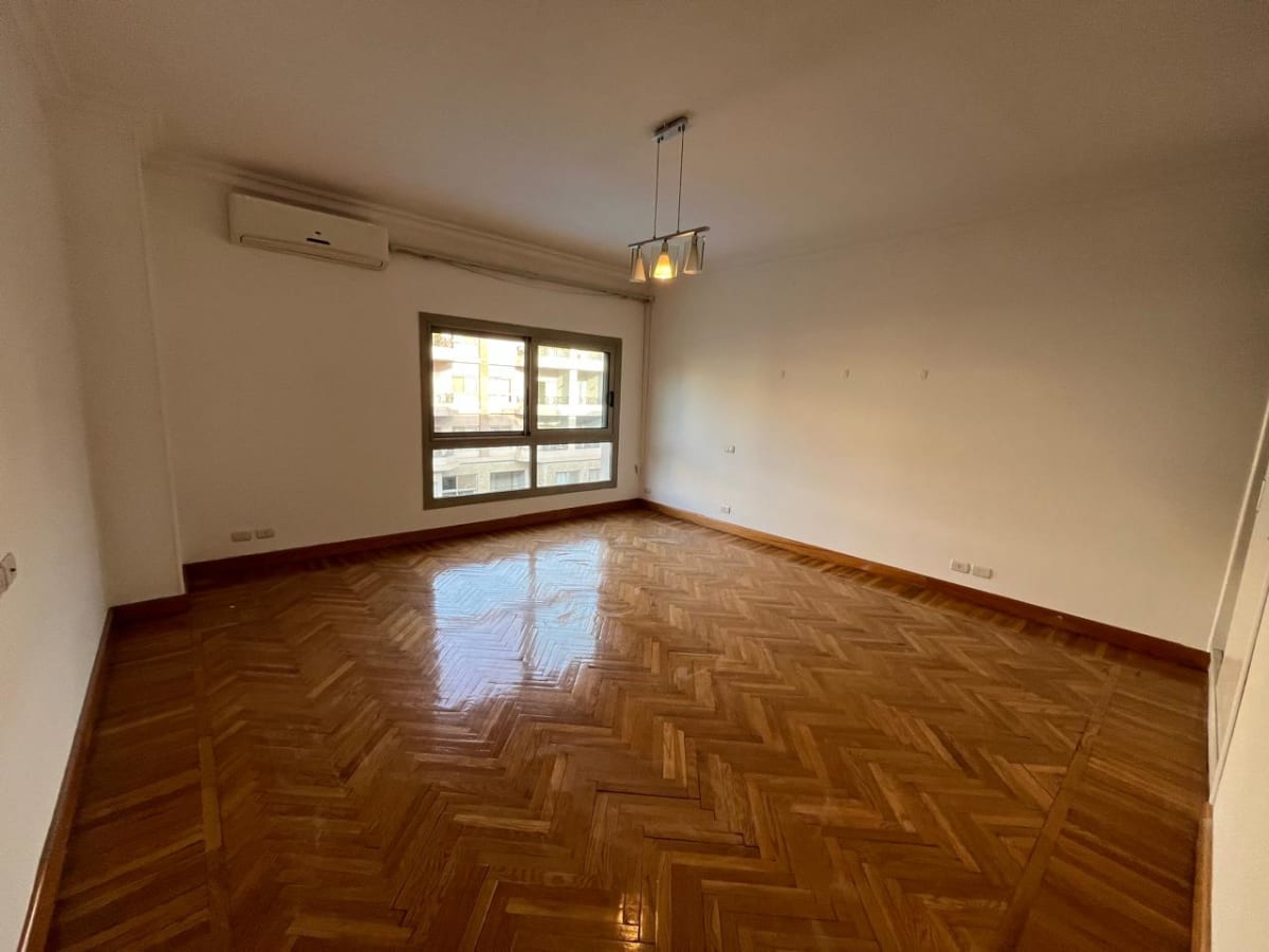 Stylish Apartment in Maadi with shared Garden, Pool & Gym access