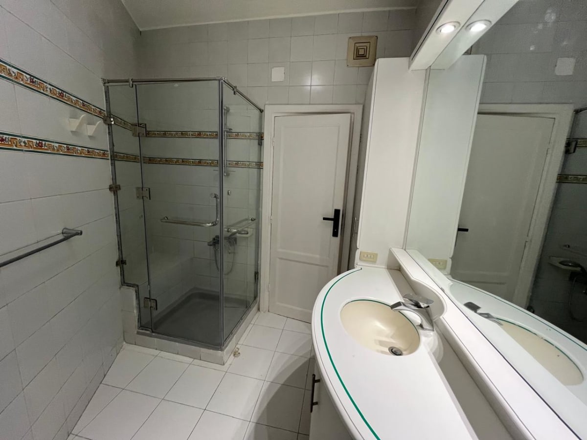 Apartment With Balcony Overlooking Gardens In Maadi Degla