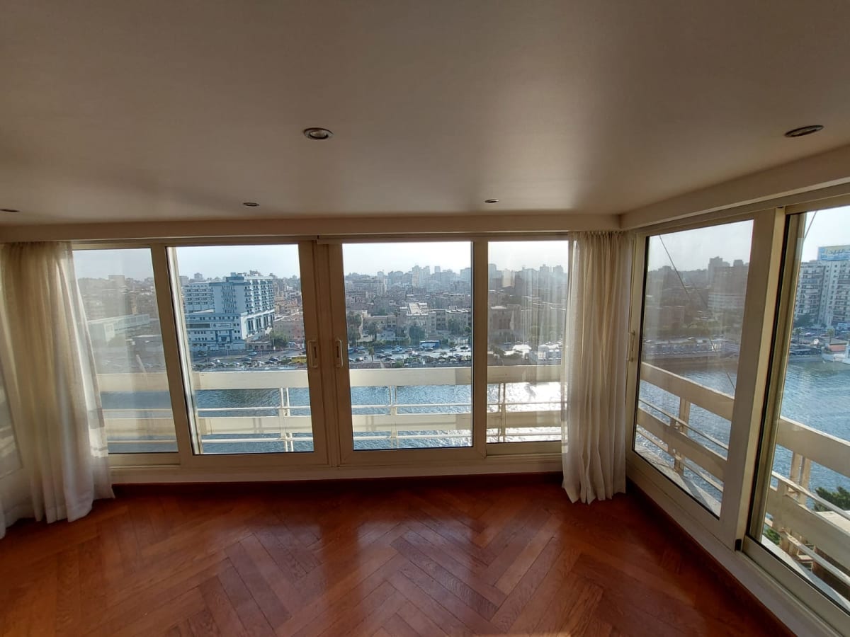 Looking View Nile Duplex For Rent in Zamalek