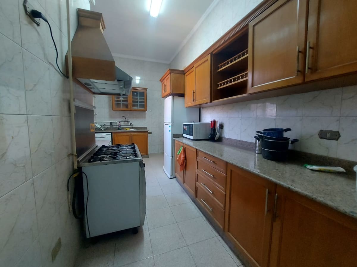 Bright 3BR Apartmen with equipped Kitchen & Balcony