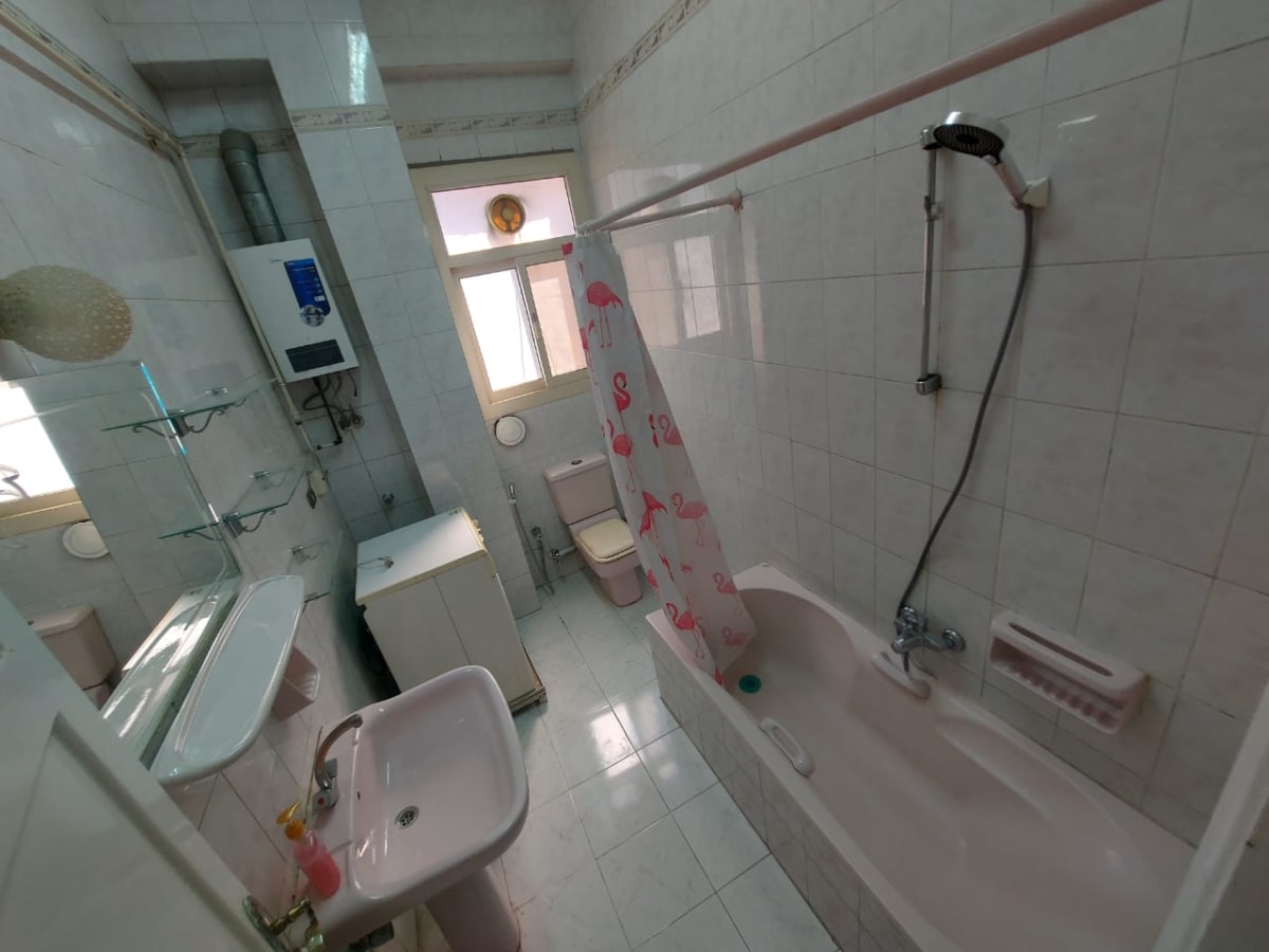 Bright 3BR Apartmen with equipped Kitchen & Balcony