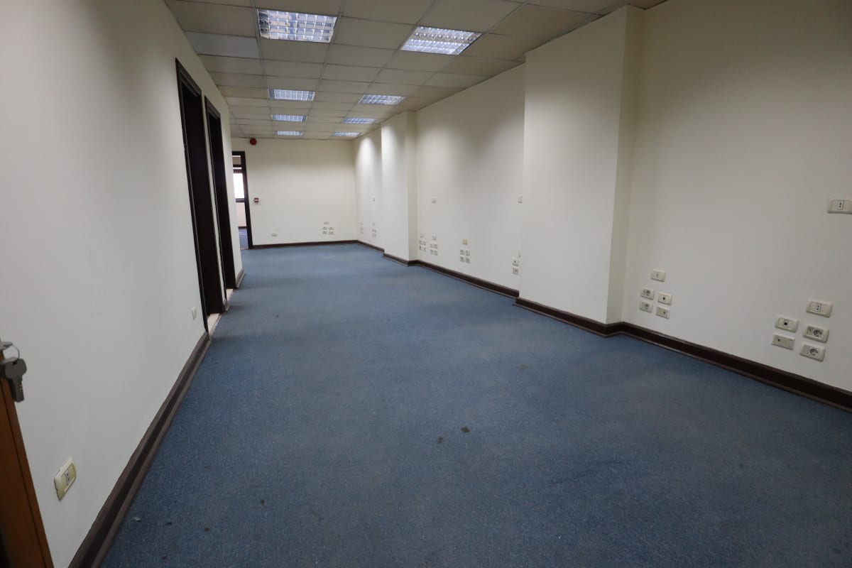 Administrative Office For Rent| 1000 m²| Cornish .