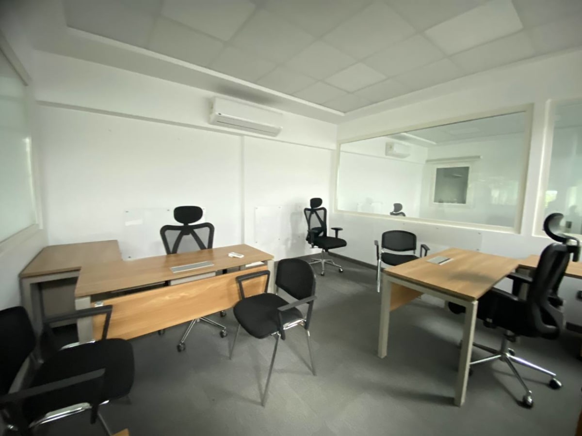 Administrative Office For Rent| 1000m²| Cornish.