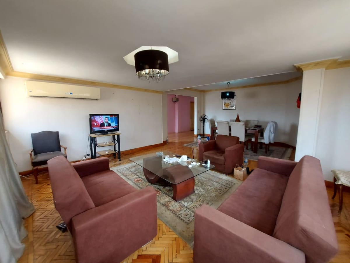 Stylish 3 Bedroom Apartment with Spacious & Bright Interiors