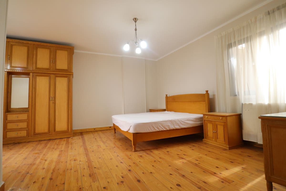 Spacious 4BR Apartment with Green Views