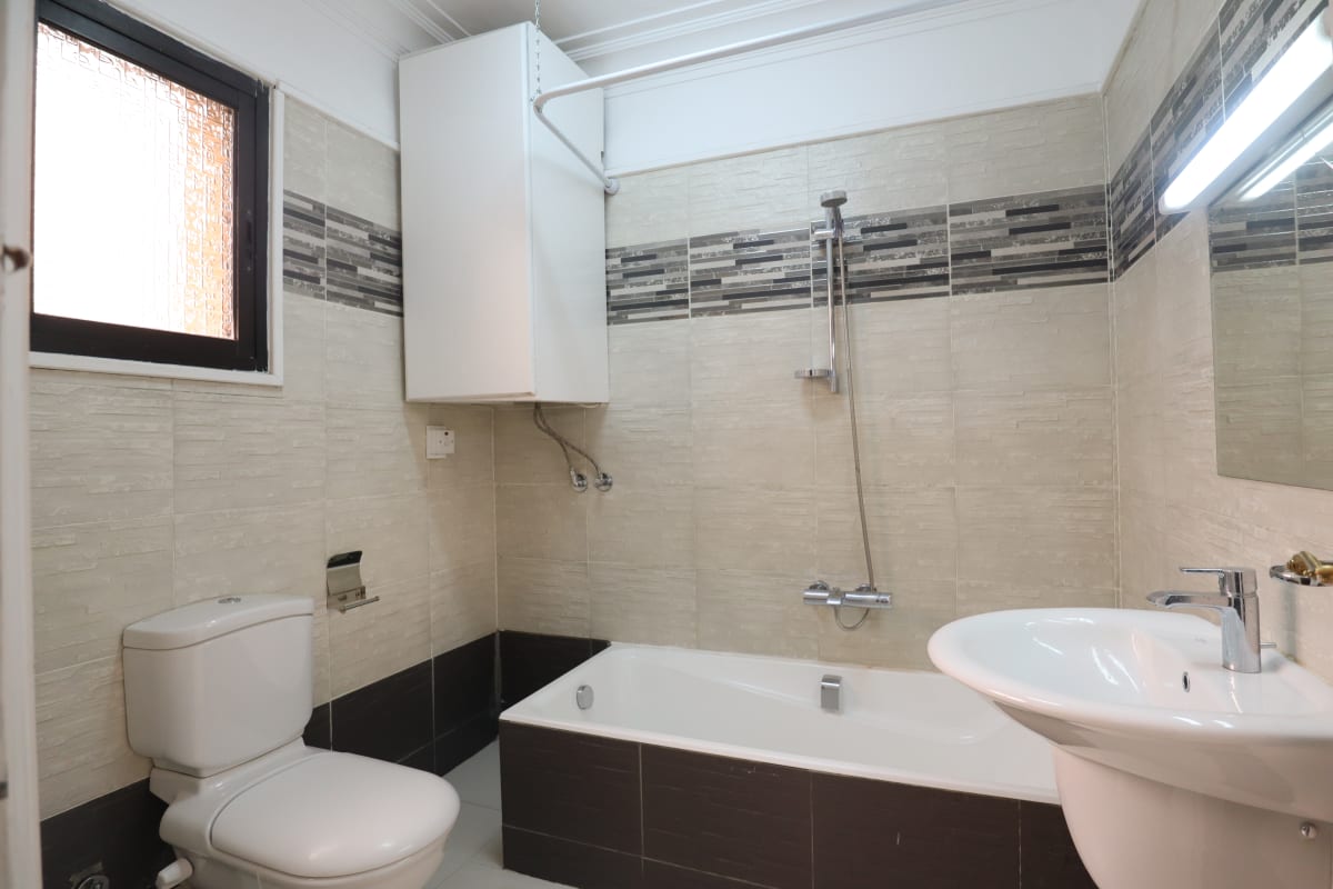 Spacious 4BR Apartment with Green Views