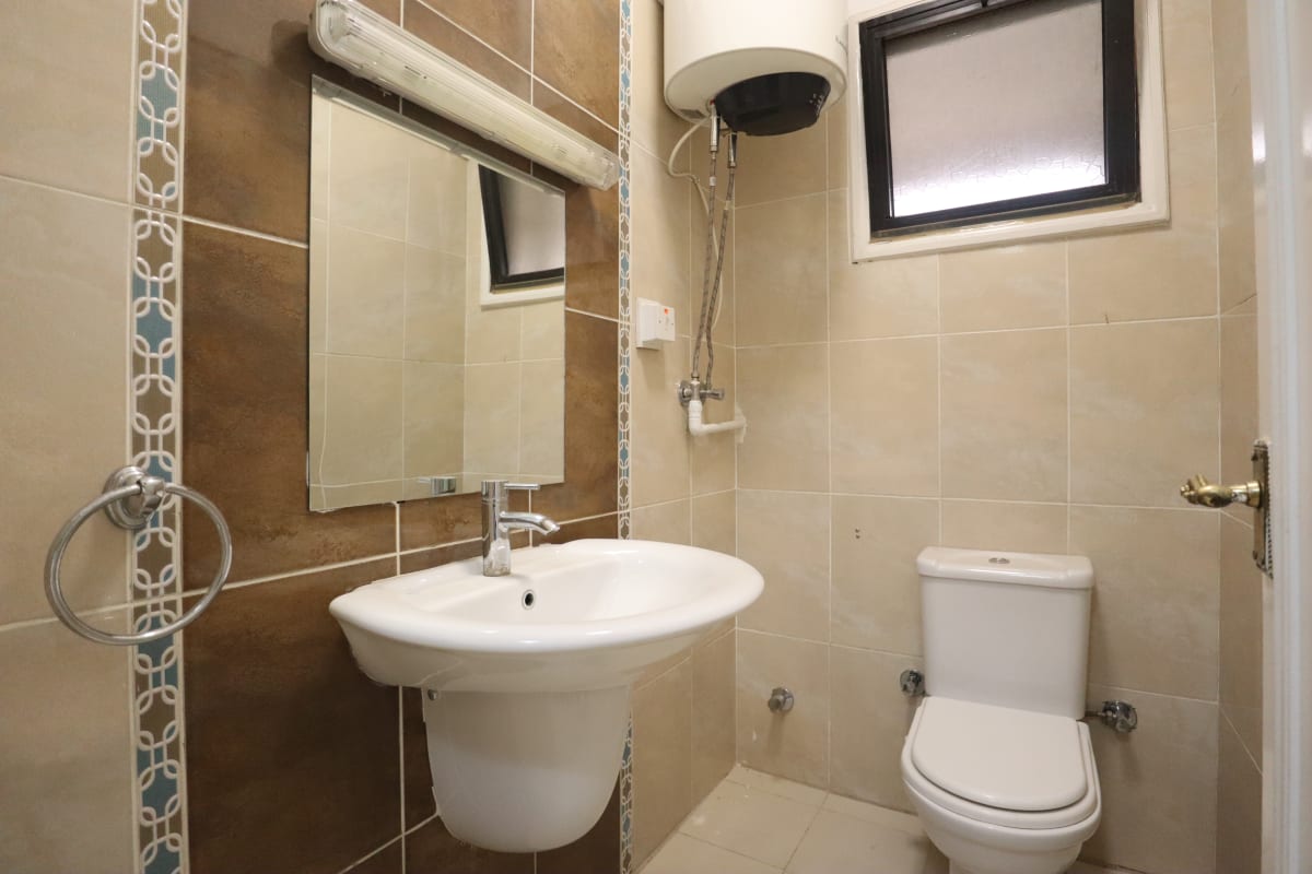 Spacious 4BR Apartment with Green Views
