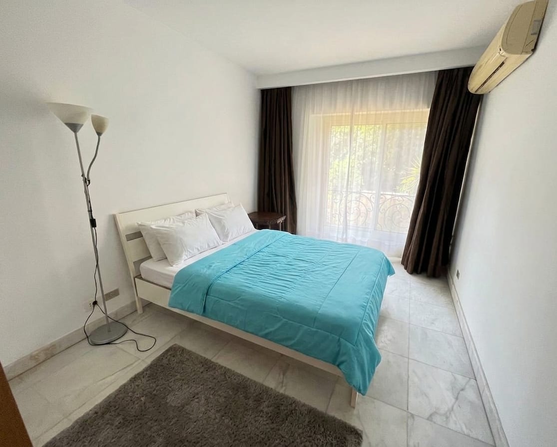 Modern 4BR Apartment With Shared Pool