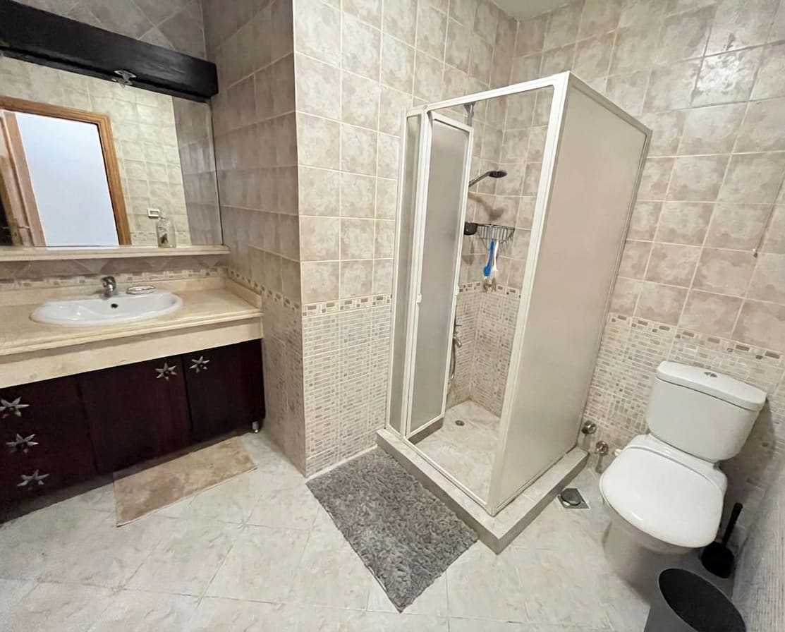Modern 4BR Apartment With Shared Pool