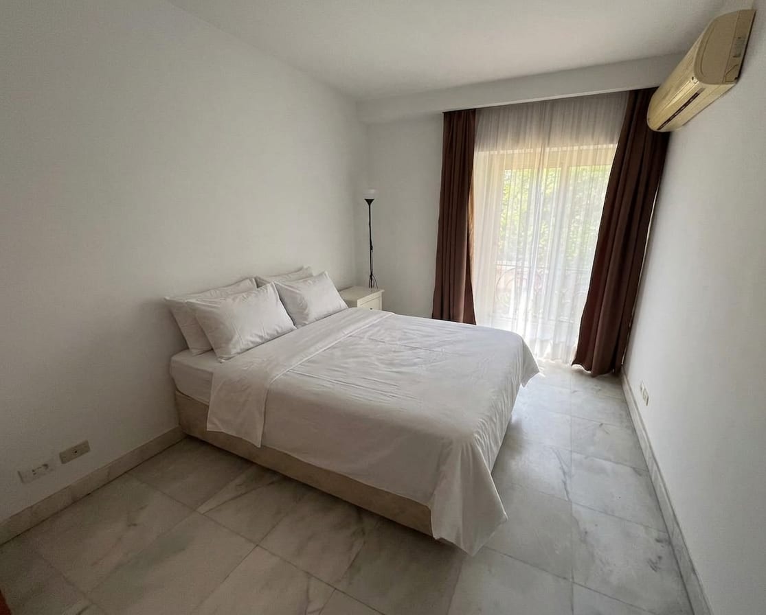 Modern 4BR Apartment With Shared Pool