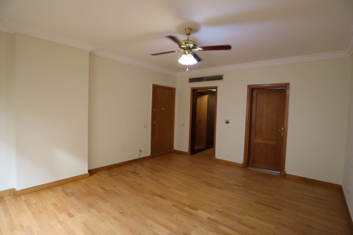 Sunny 5-Bedroom Apartment in Maadi Sarayat