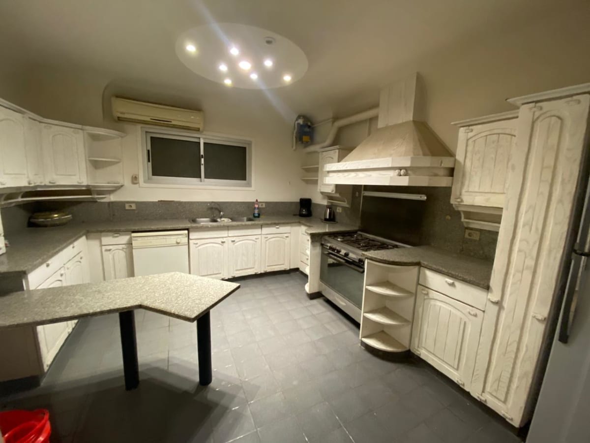 Luxury Apartment For Rent In Prime Sarayat Location.