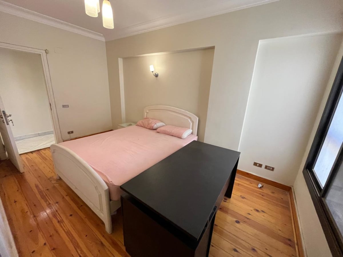 Modern 4BR Apartment with Large Windows 