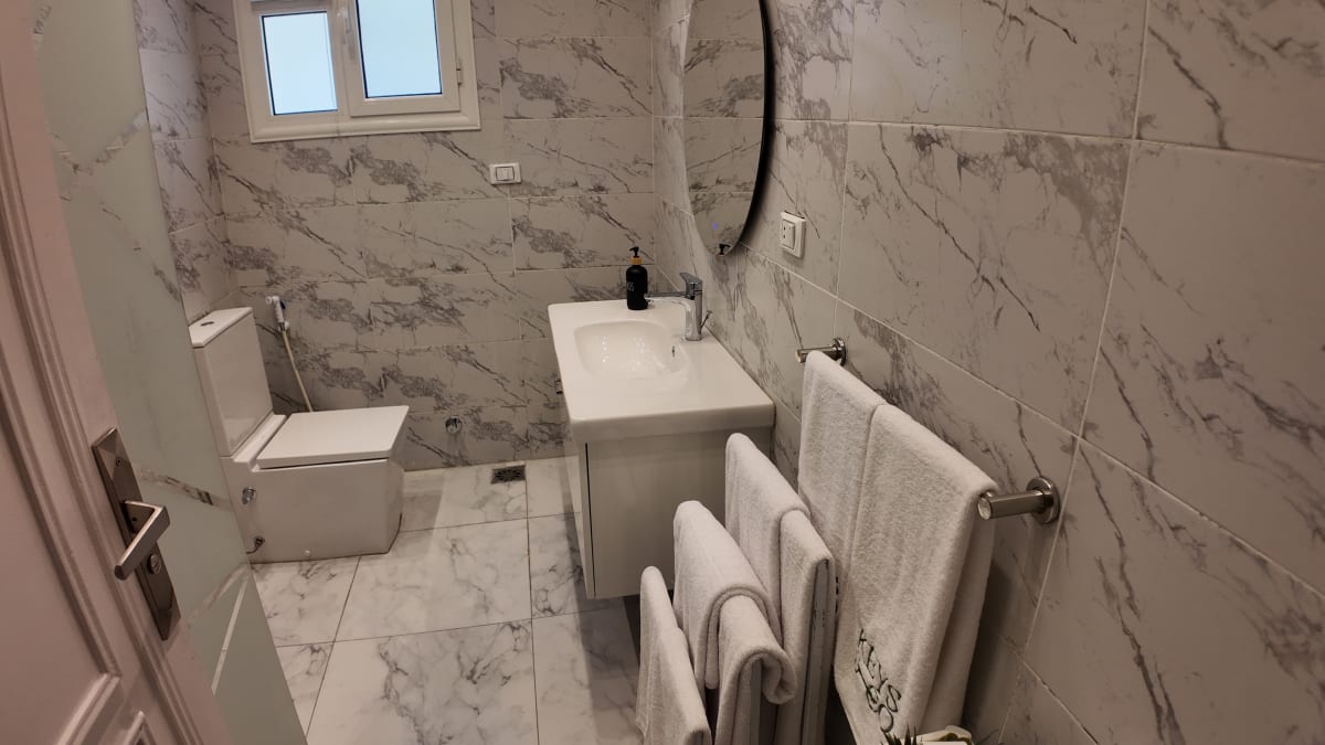 Charming Apartment In Prime Location In Zamale.