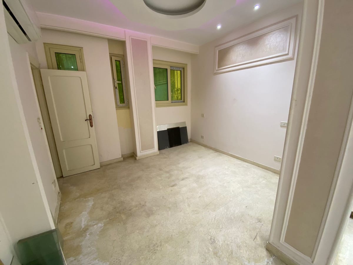 Spacious Ground Floor Apartment with 3BR and 220 sqm