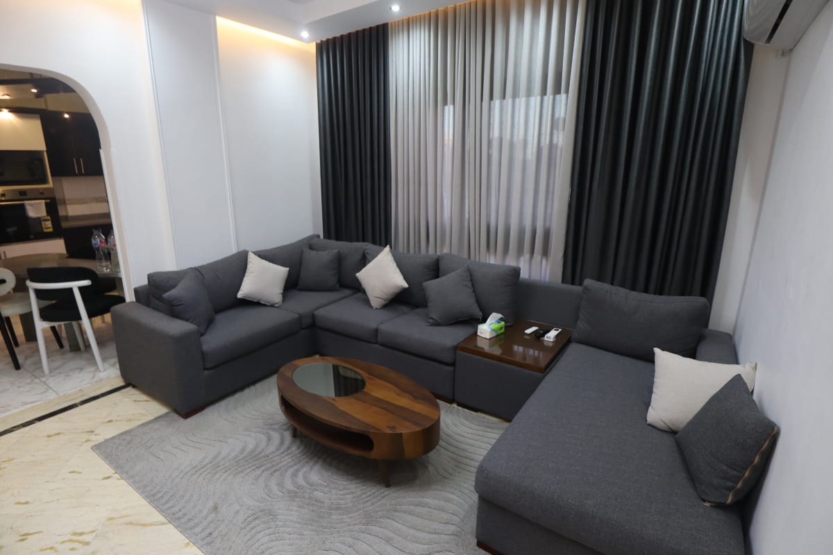 Bright 200 sqm Apartment Near CAC