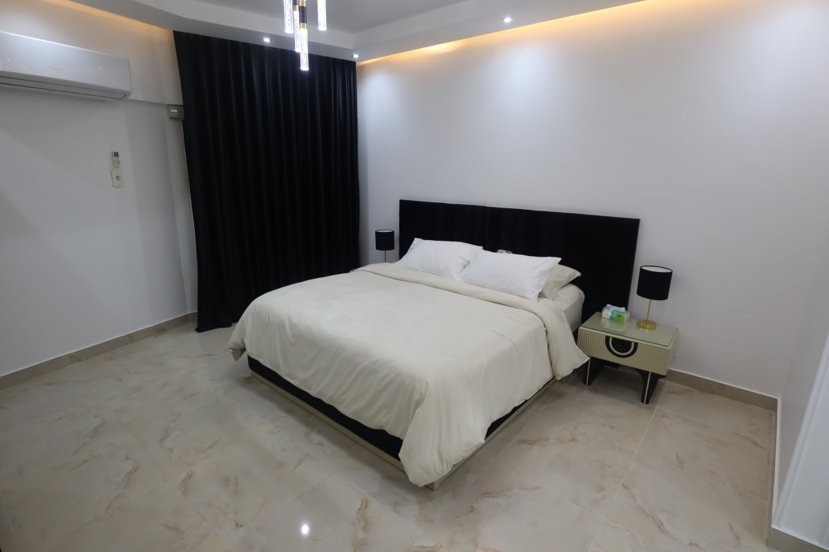 Bright 200 sqm Apartment Near CAC