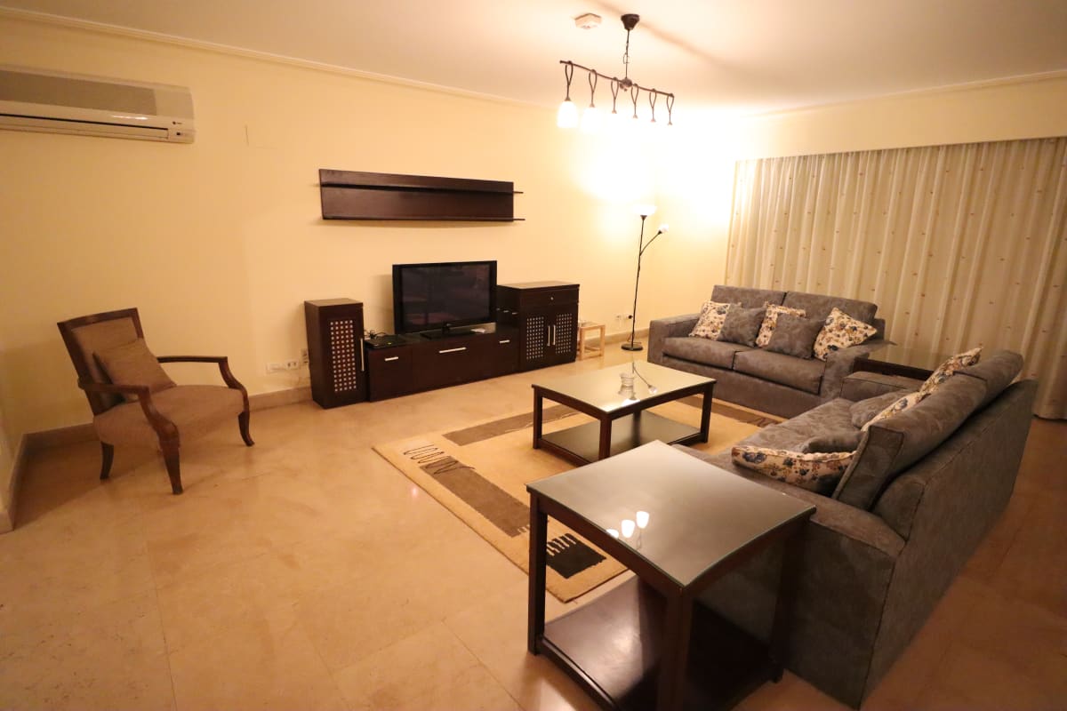 Sophisticated Living In A Furnished Degla Residence.