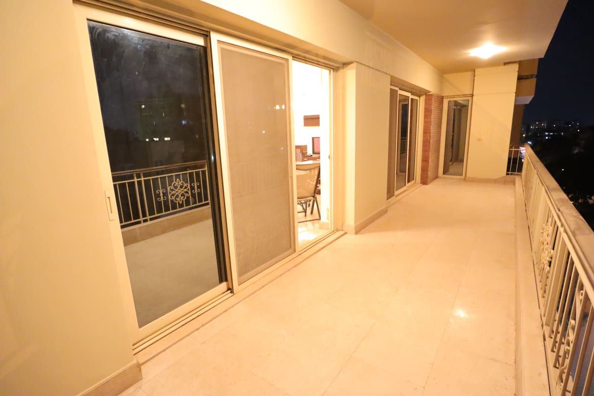 Sophisticated Living In A Furnished Degla Residence.