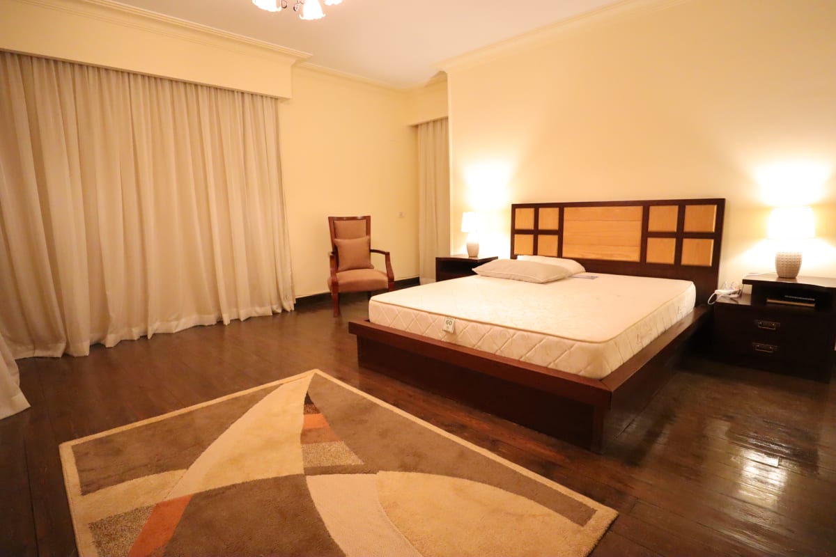 Sophisticated Living In A Furnished Degla Residence.