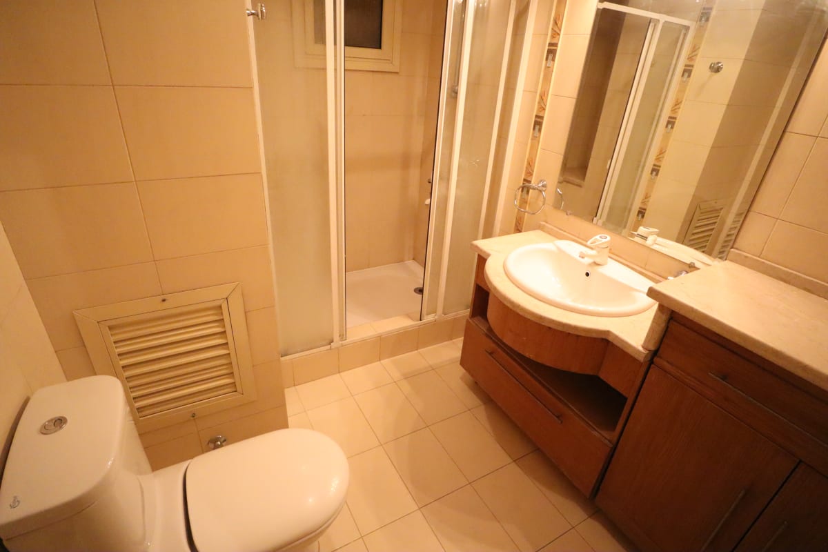 Sophisticated Living In A Furnished Degla Residence.