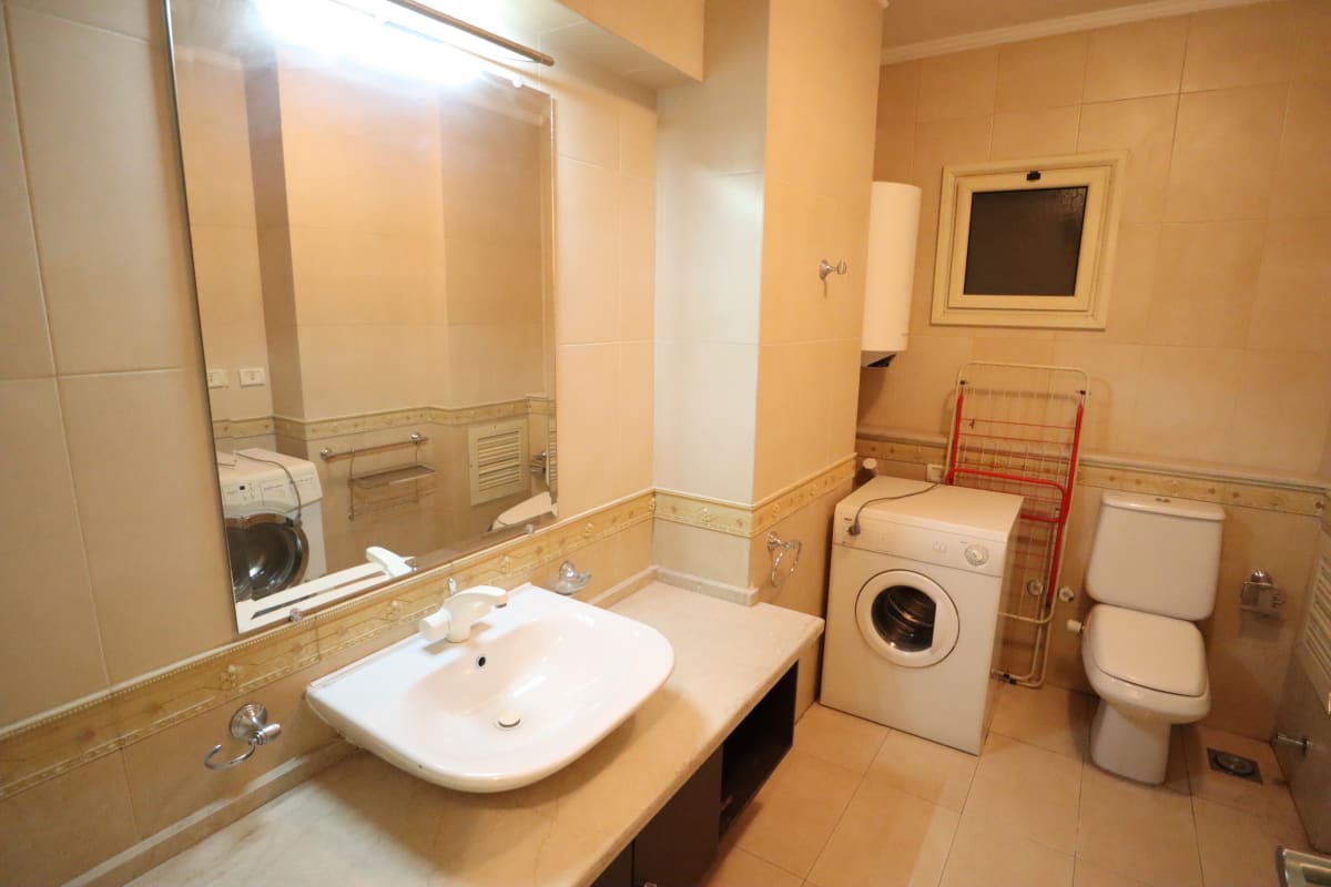 Sophisticated Living In A Furnished Degla Residence.