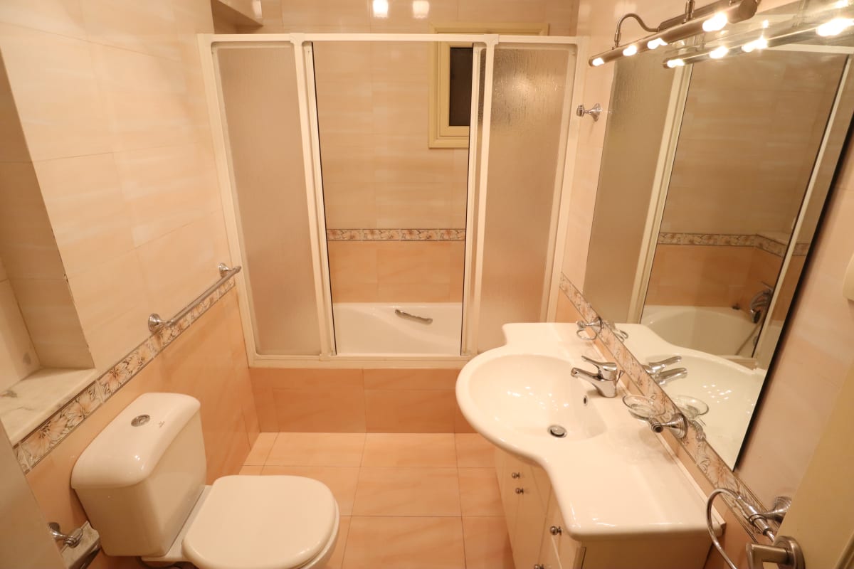 Sophisticated Living In A Furnished Degla Residence.