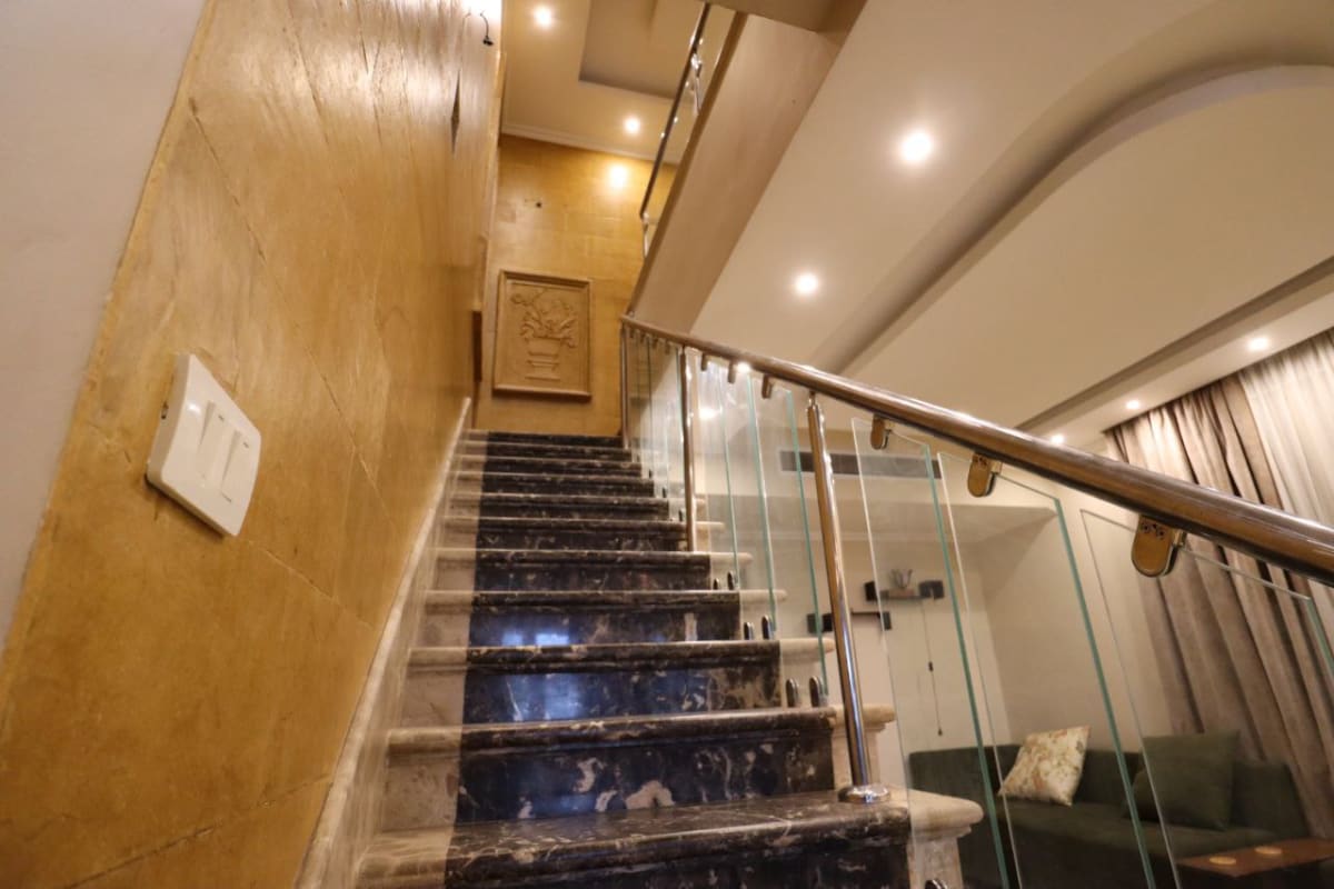 Sophisticated Furnished Duplex With Modern Finishes.