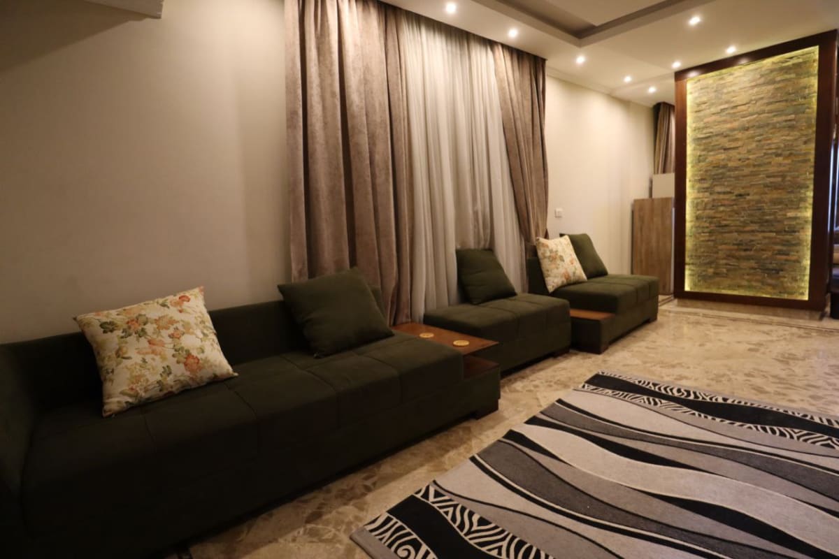 Sophisticated Furnished Duplex With Modern Finishes.