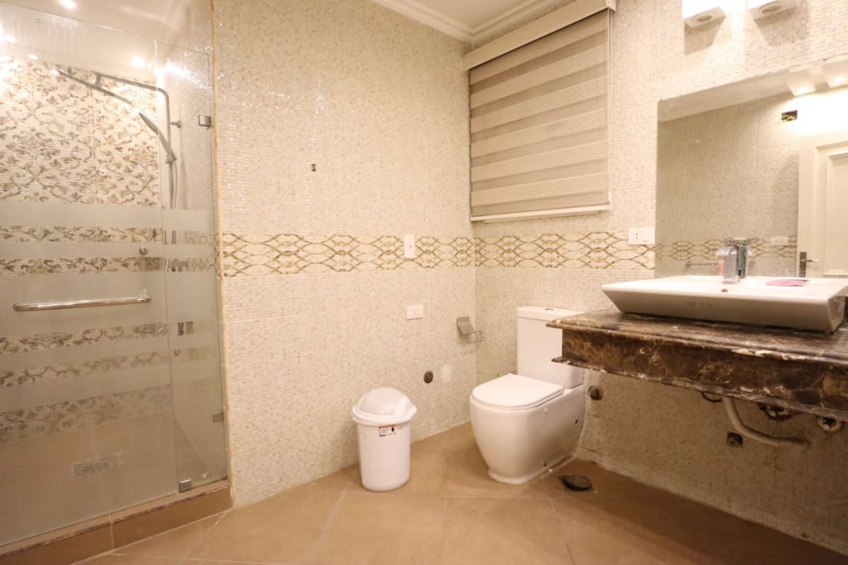 Sophisticated Furnished Duplex With Modern Finishes.