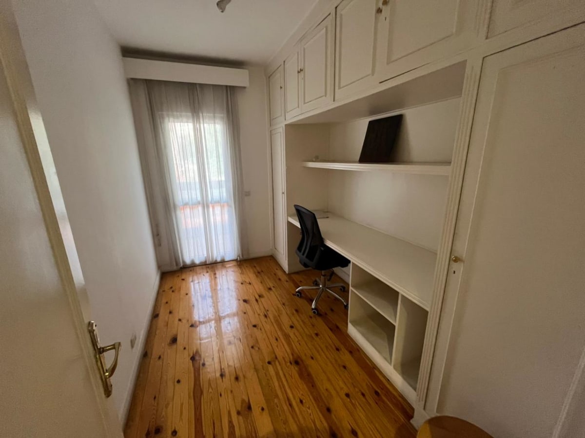 Spacious 200 sqm Apartment with Private Balcony in Degla