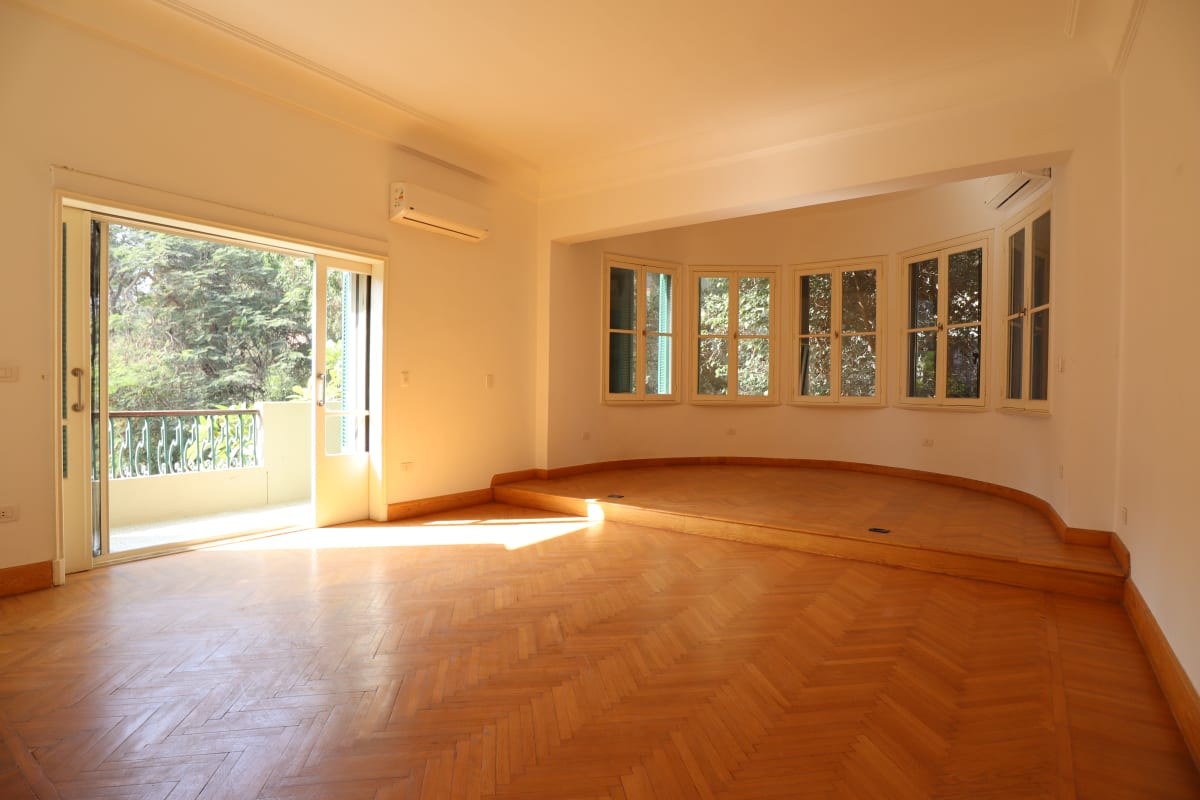 Bright 2-Bedroom Apartment with Garden Access