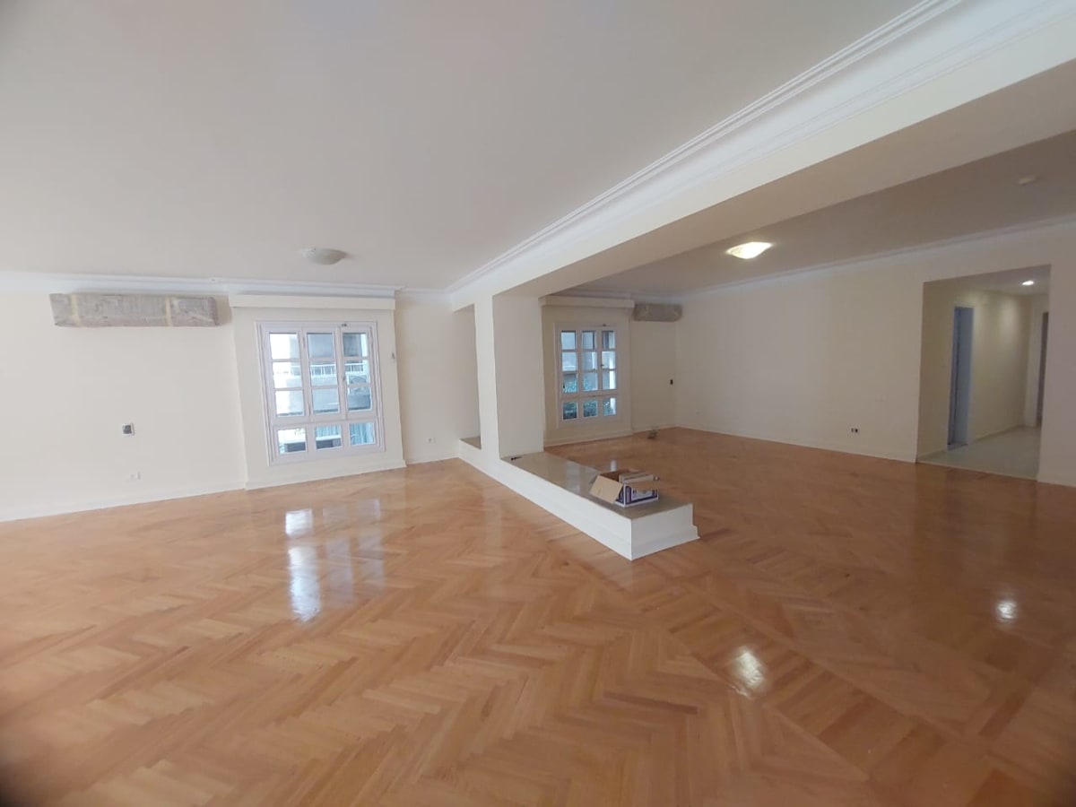 Luxury 5-Bedroom Apartment with Pool Access